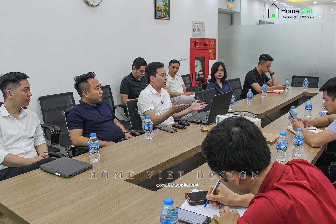 Cuộc họp tại Công ty Home Việt bàn luận về tính kết nối giữa nhà thầu và khách hàng