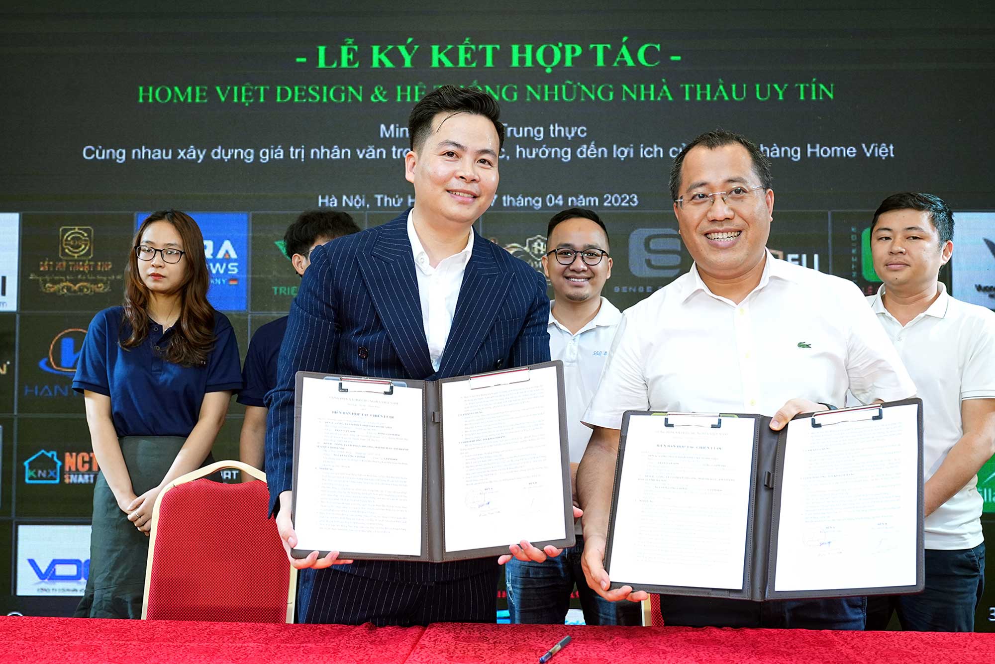 Lễ ký kết hợp tác với Công ty CP TM-DV Âm thanh Sĩ Sĩ Quỳnh Hà Nội